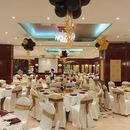 Royal Concorde Hotel & Suite Dubai Exterior photo