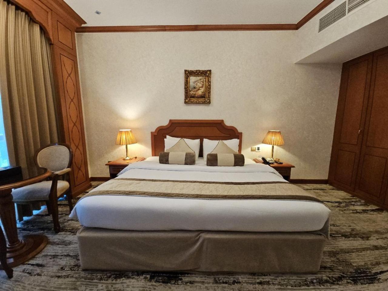 Royal Concorde Hotel & Suite Dubai Exterior photo