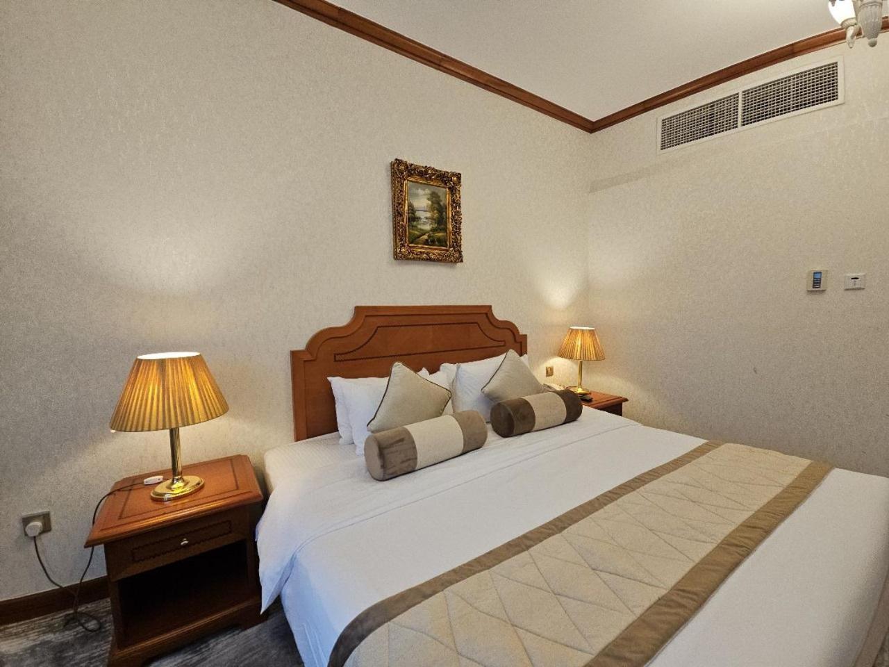Royal Concorde Hotel & Suite Dubai Exterior photo
